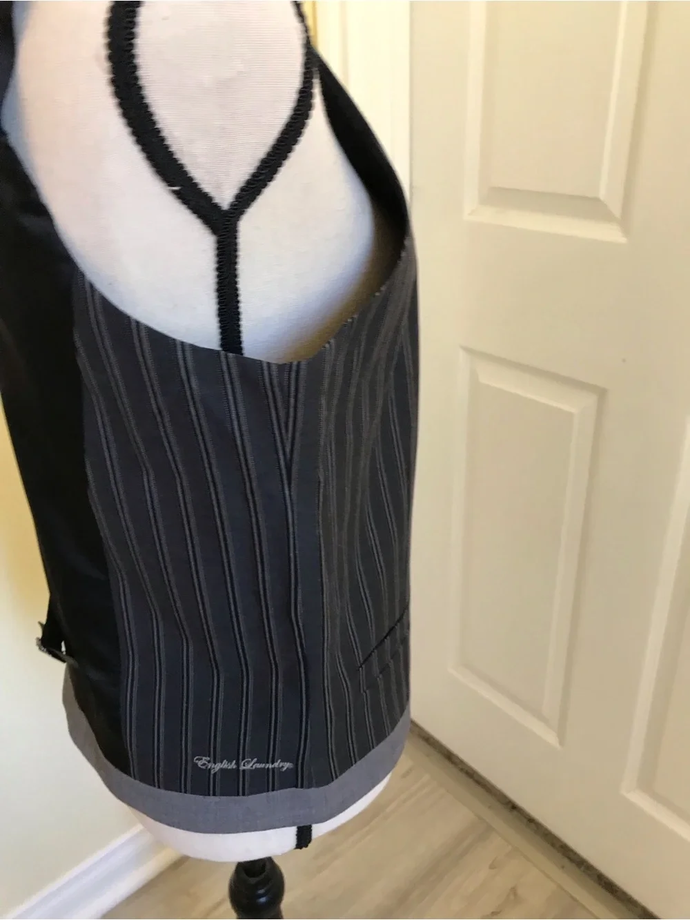 English Laundry Vest Striped Size Medium Embroidered Detailing Vest